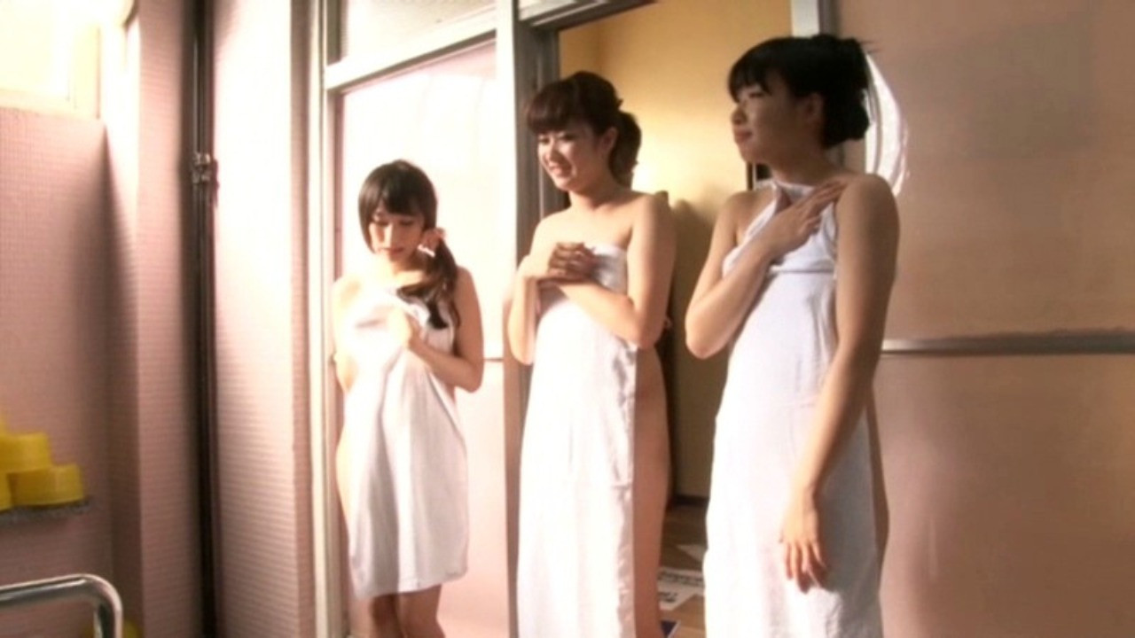 石和温泉で見つけたお嬢さん 温泉なんだからタオル一枚で挑戦は当たり前！！ ビッショリ濡れたタオルから透ける乳首を一般客にジロジロ見られて超ビンダチ！！ 温泉で人生は波乱万丈だ！ゲーム （DOD）