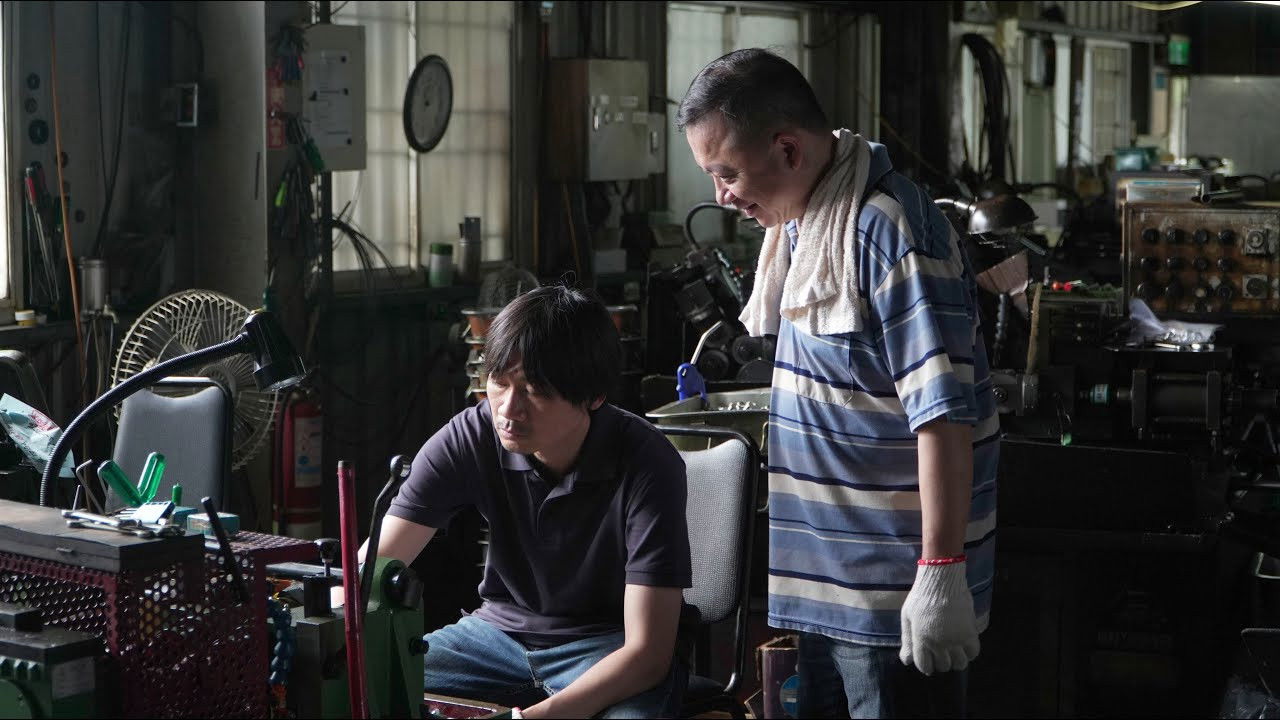 一顆螺絲掉在地上