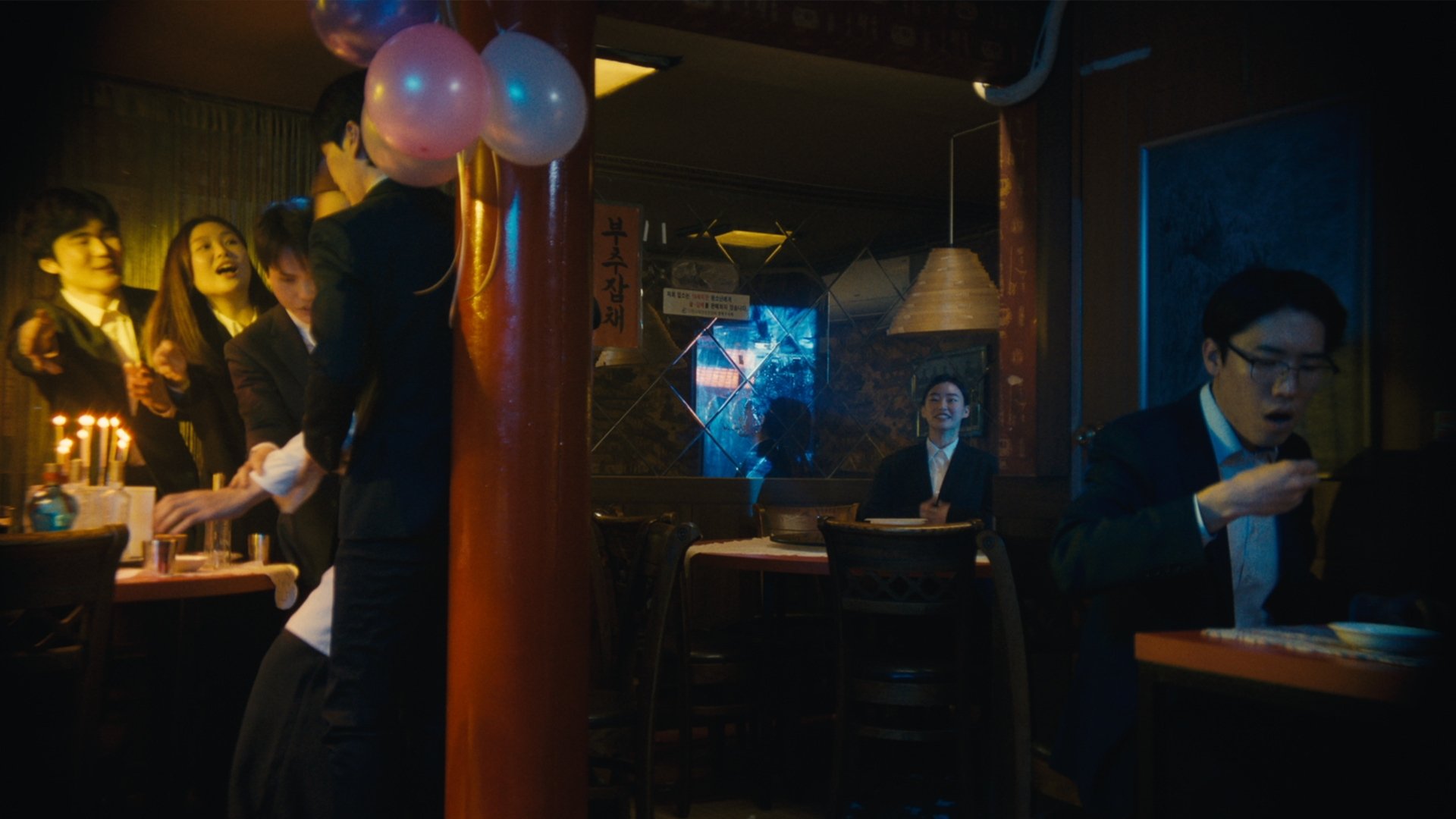 저 구석 자리로 주세요