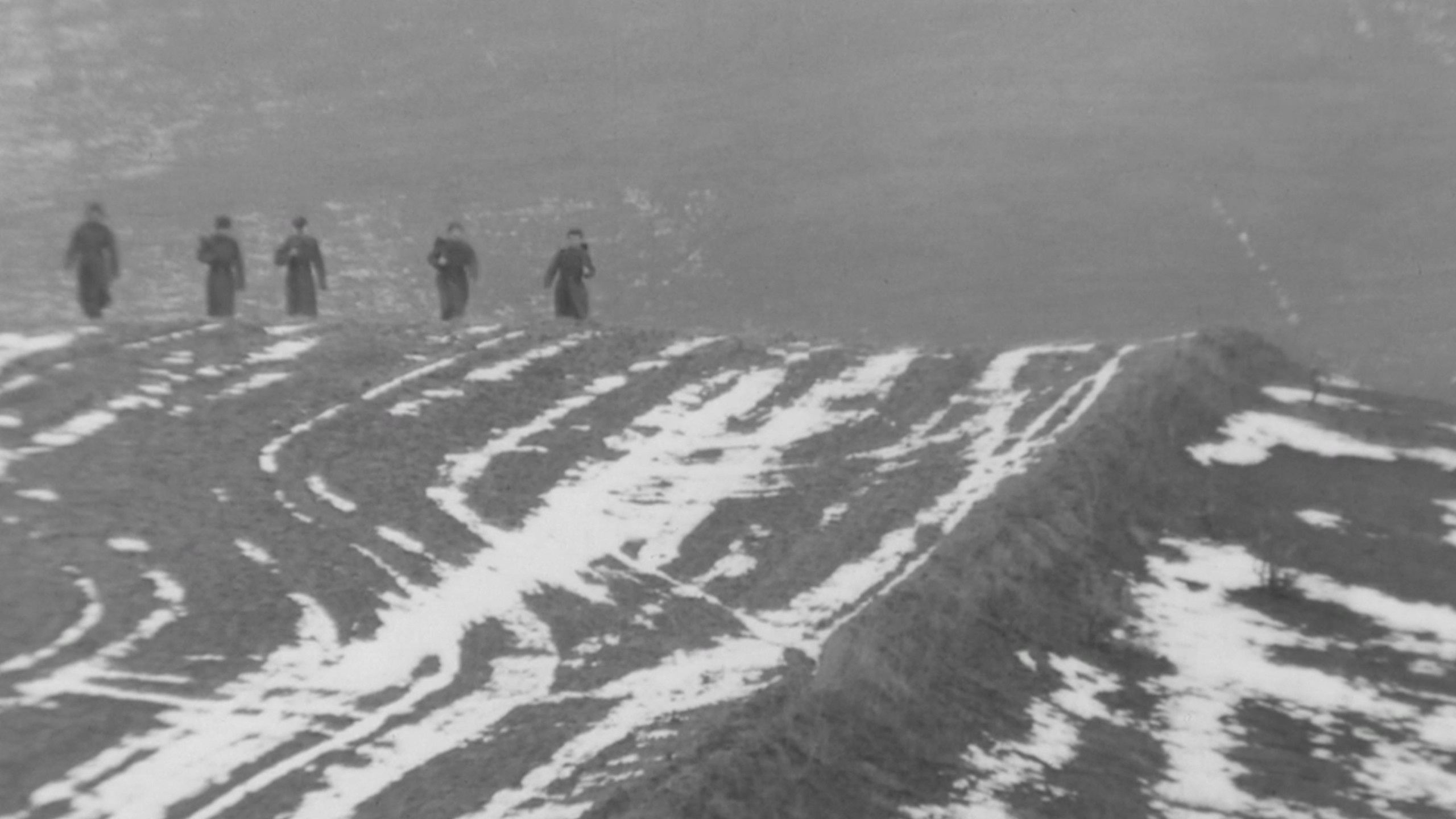 Вона чекає його, чекає...