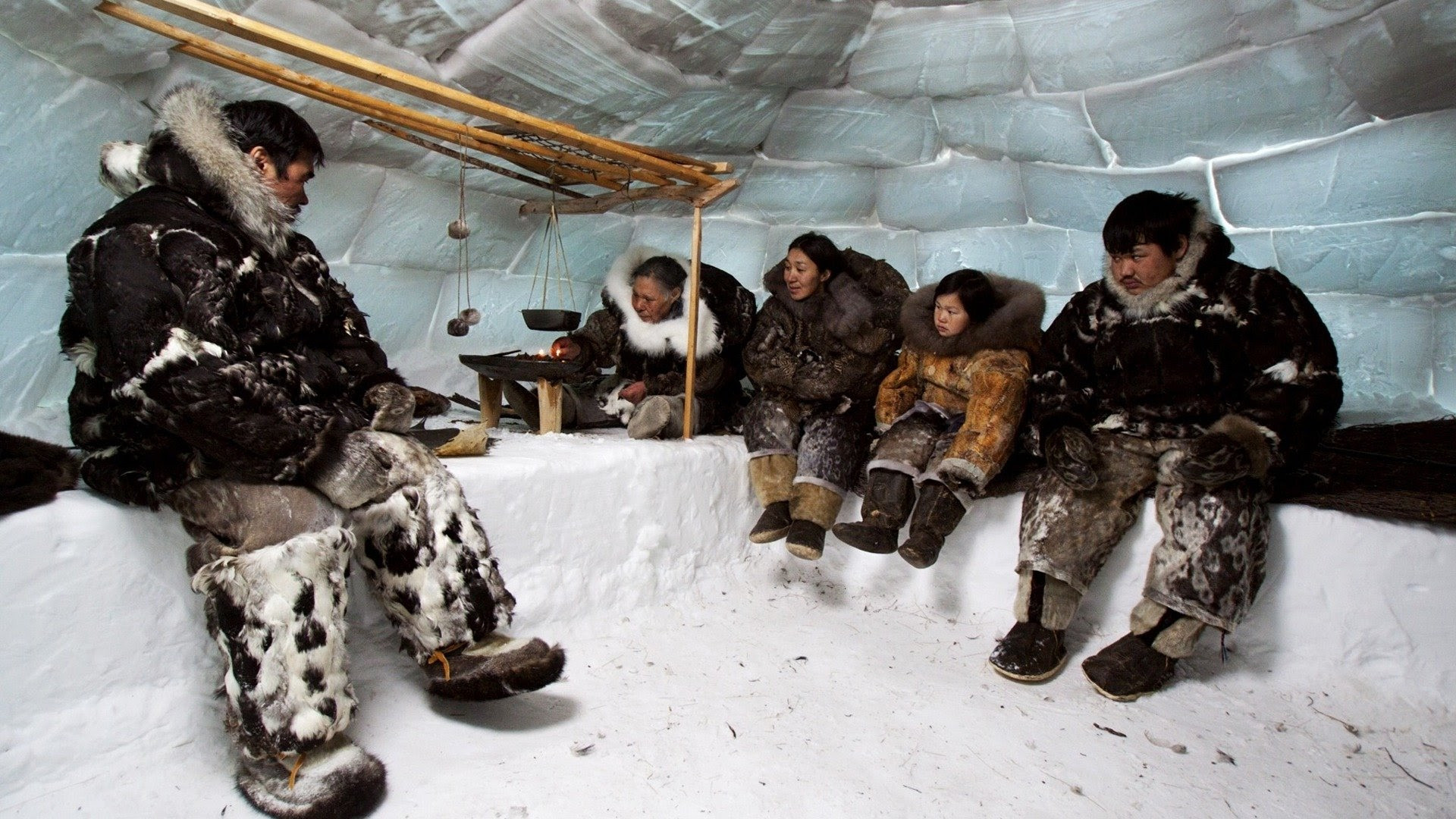 ᐃᓄᐃᑦ ᒥᑎᓕᒻᒥᐅ