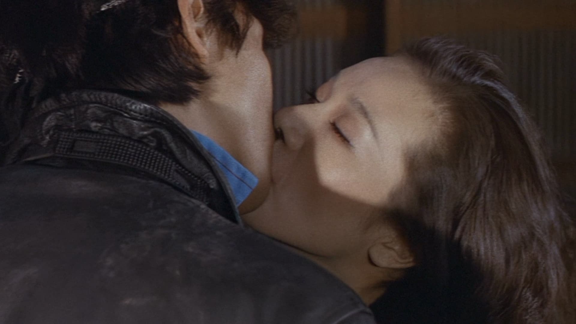 ズームアップ ビニール本の女